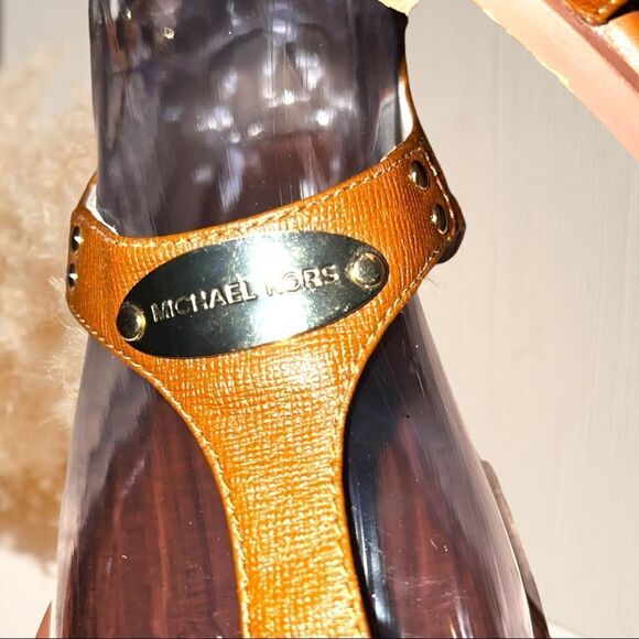 Michael Michael Kors camel colored gold plated thong sandals! - Picture 6 of 11